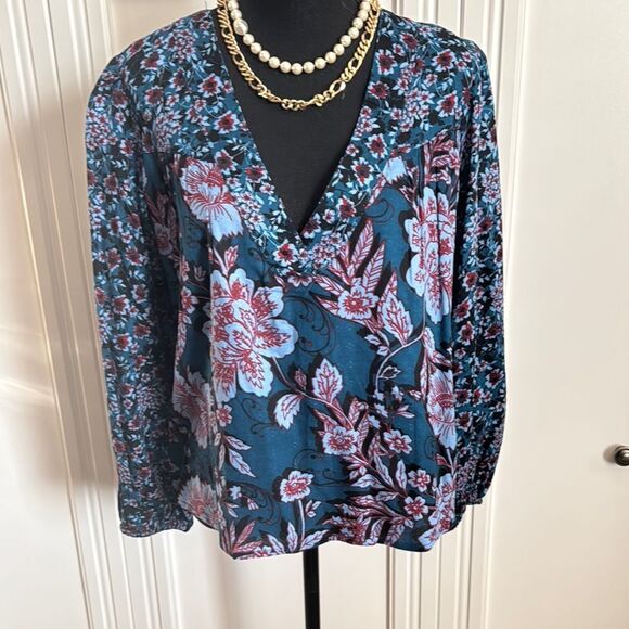 Band of the Free Long Sleeve Floral Blouse in‎ Blue with Relaxed Style - Picture 1 of 6